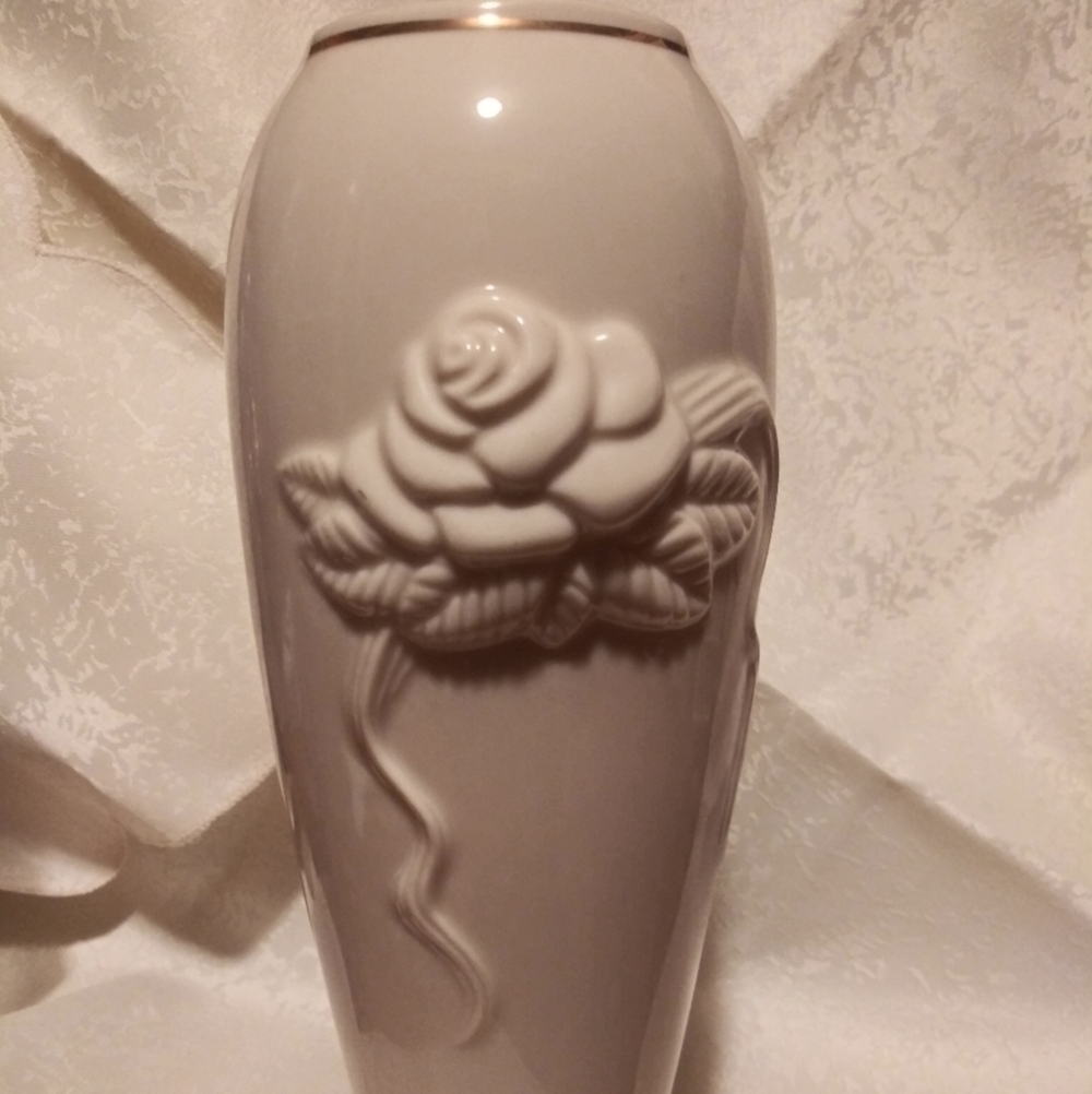 NWOT Lenox Bud Vase